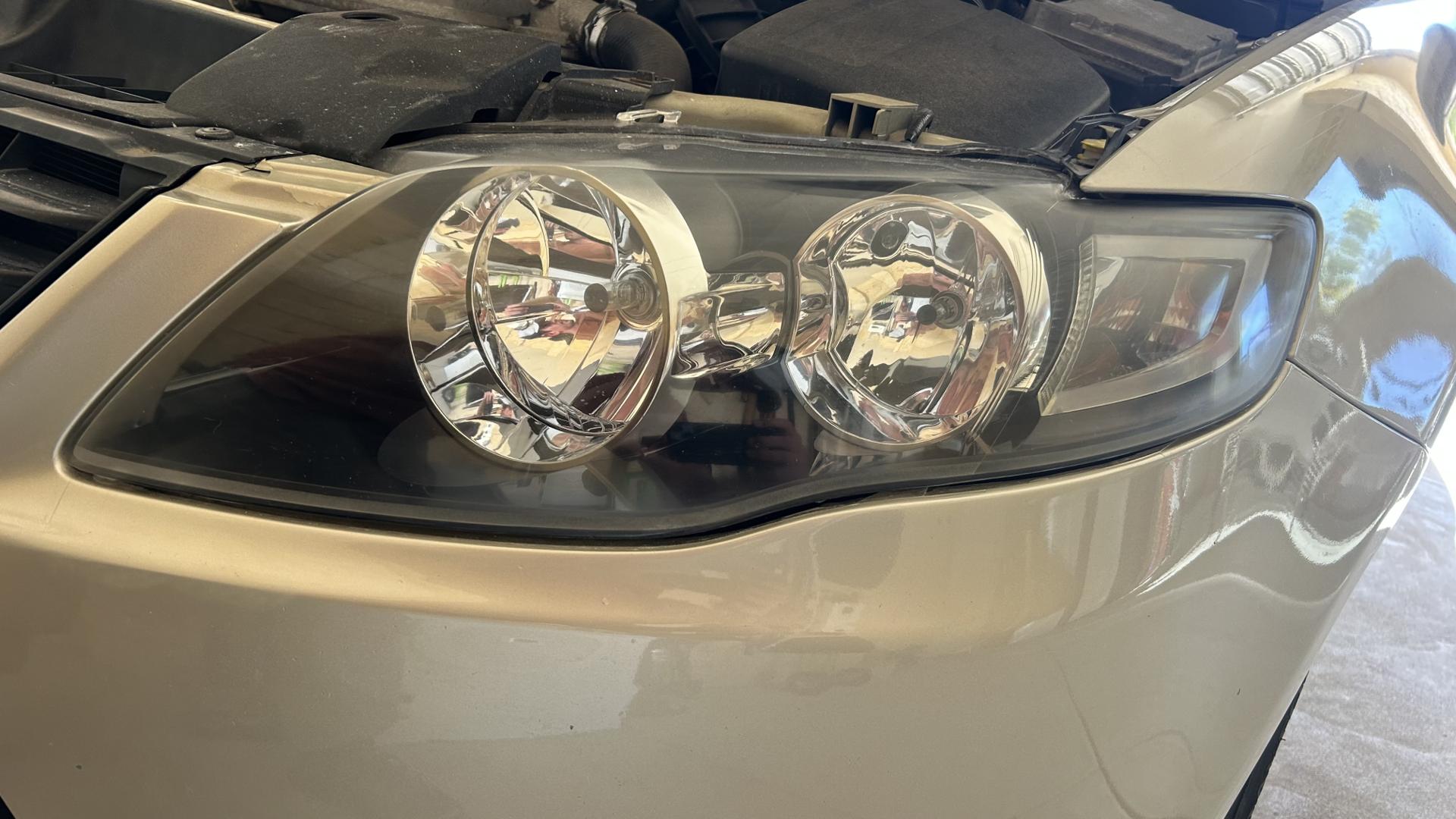 Mobile headlight polish on riverside Applecross street